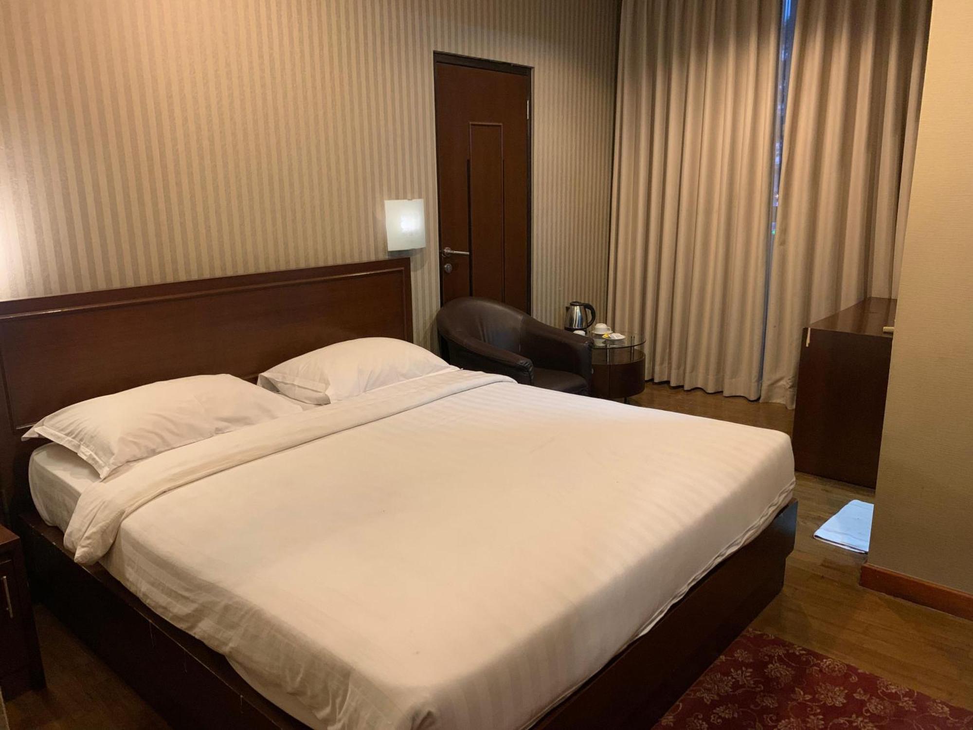 Enhaii Hotel Бандунг Экстерьер фото