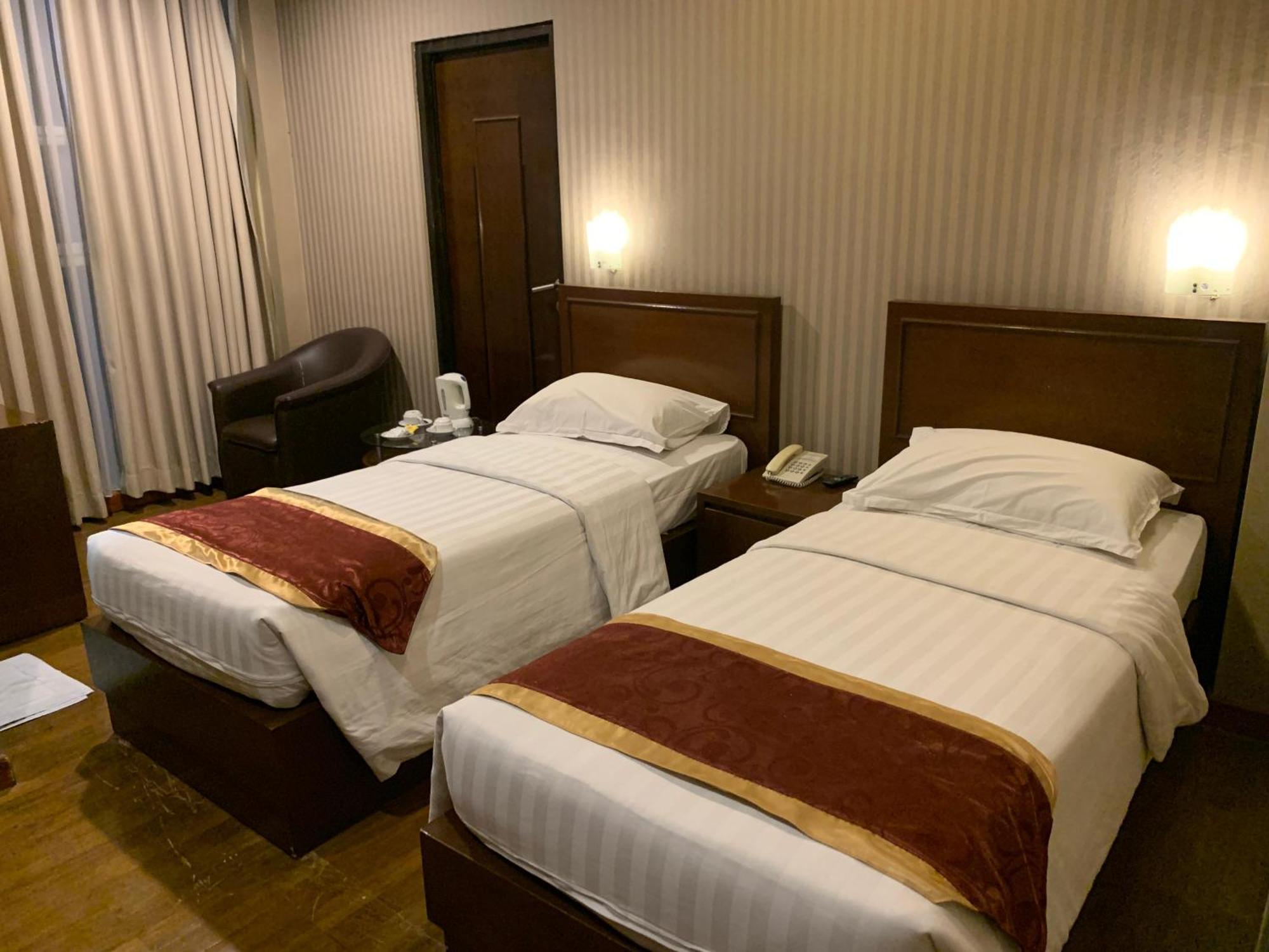 Enhaii Hotel Бандунг Экстерьер фото