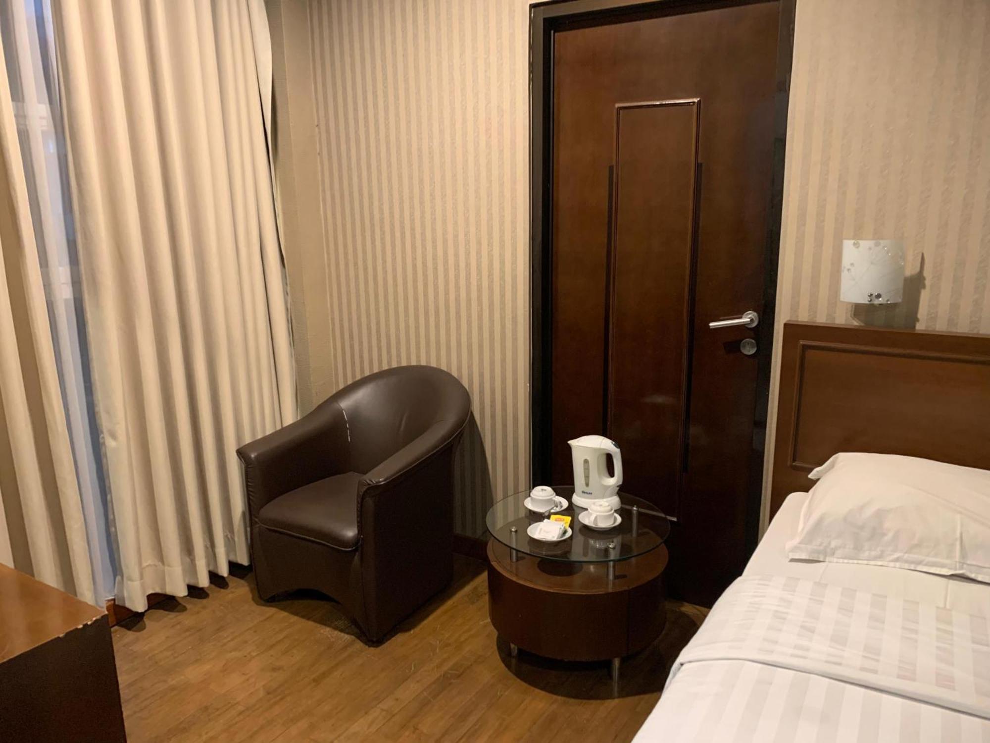 Enhaii Hotel Бандунг Экстерьер фото